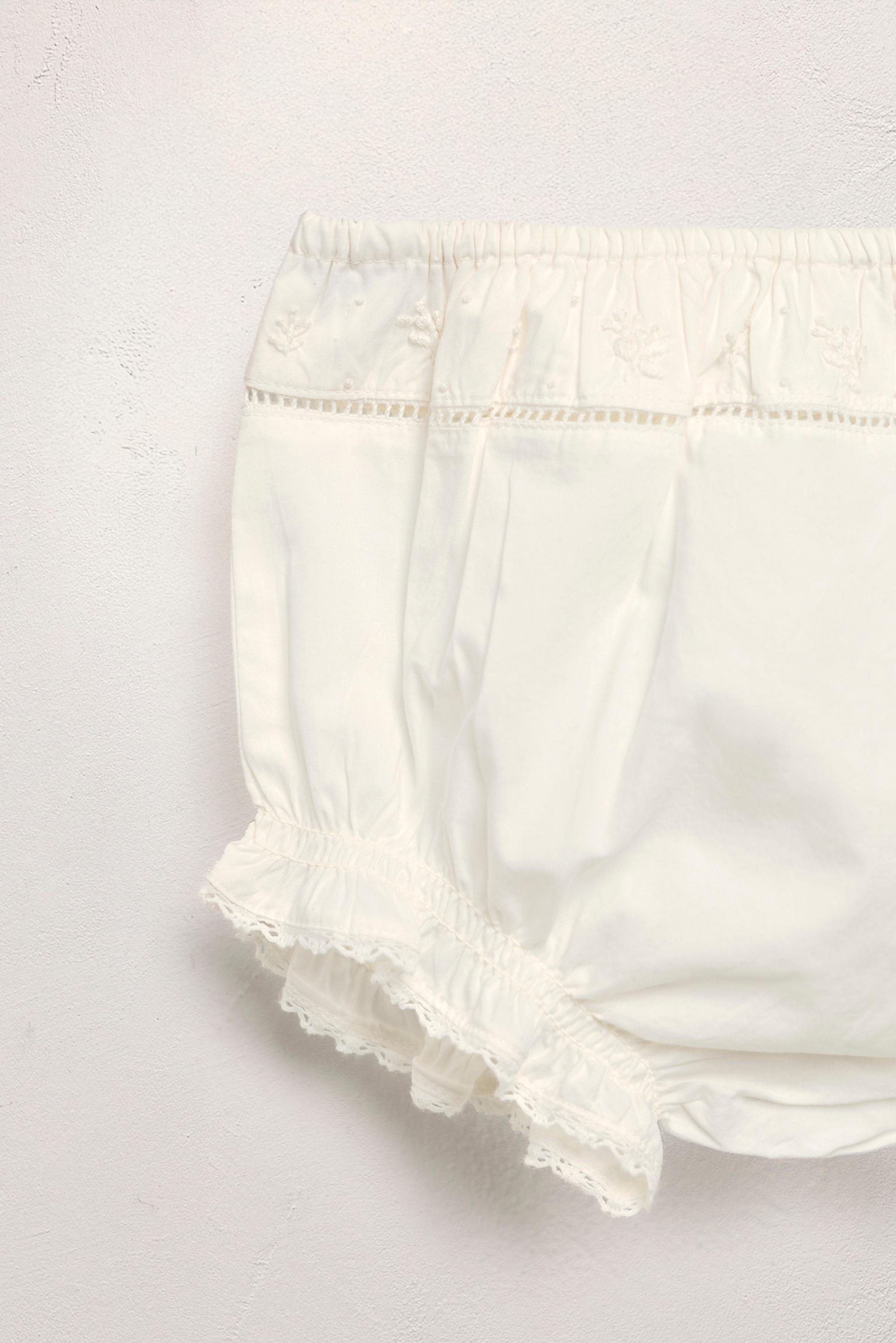 1 MONTH - 3 YEARS/ LIMITED EDITION POPLIN SHIRT AND EMBROIDERED FLOWER BLOOMERS SET